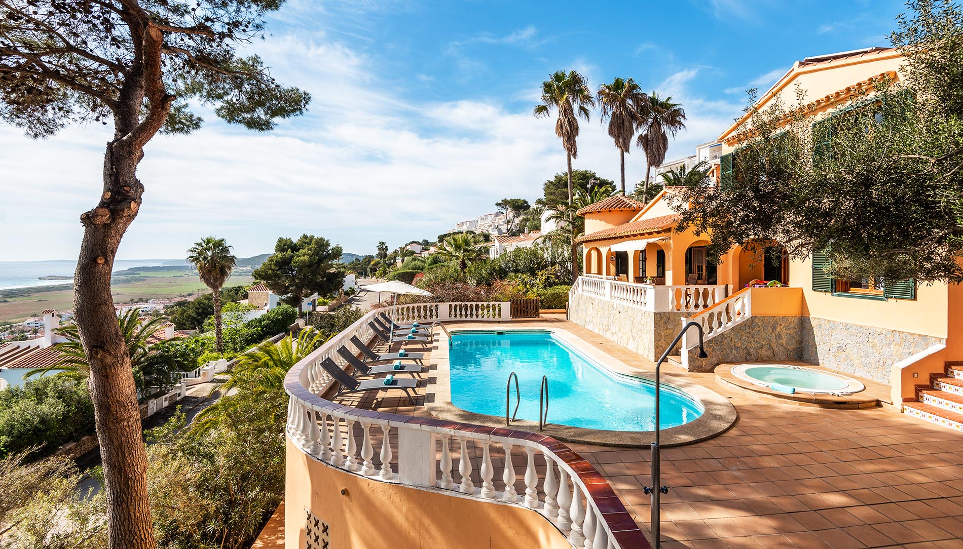 Villa vicino a Son Bou con vista mare