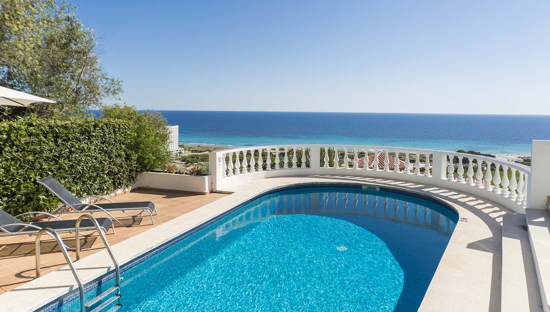 Villa vicino a Son Bou con vista mare