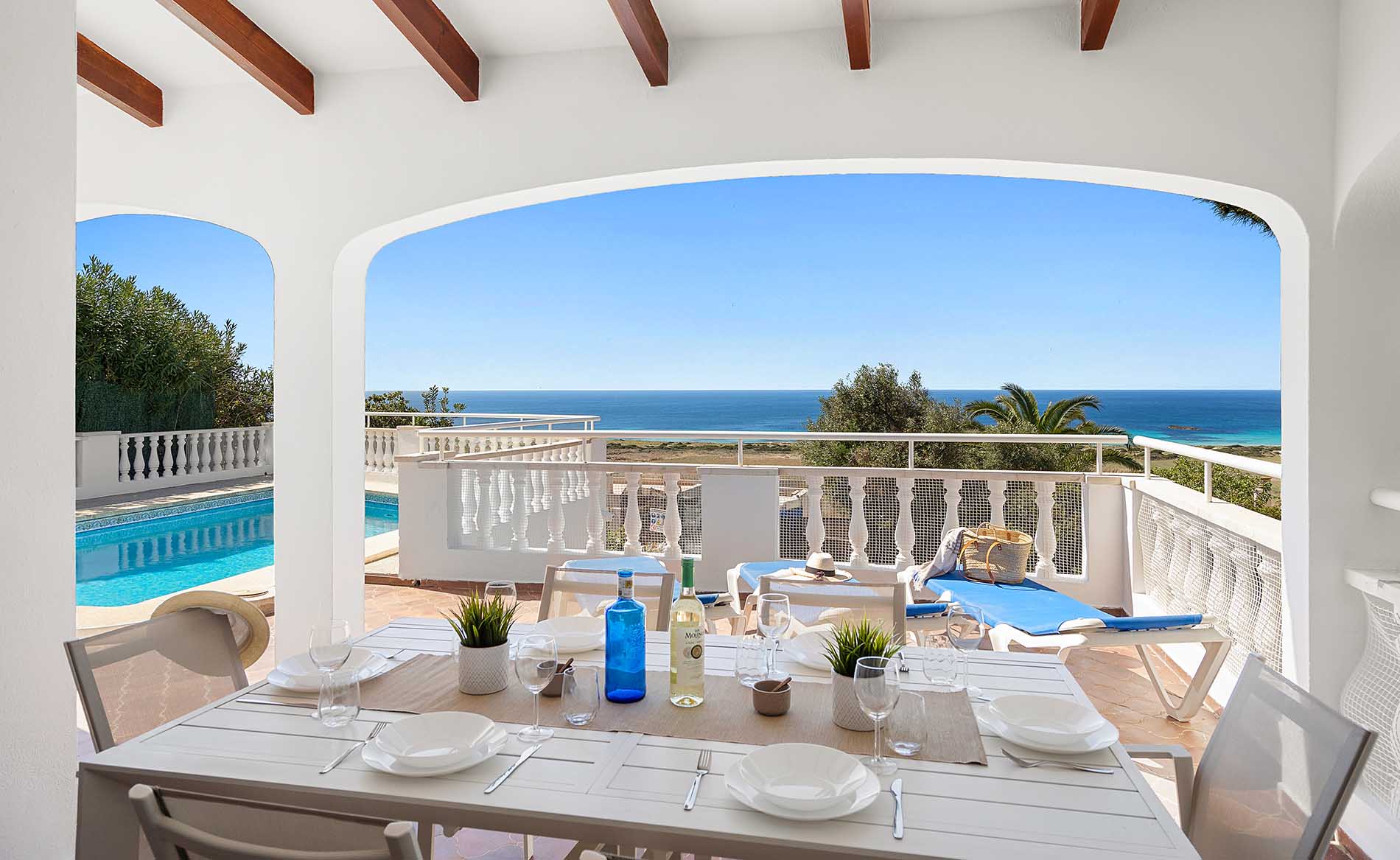 Affascinante villa costiera vicino a Son Bou con vista mare