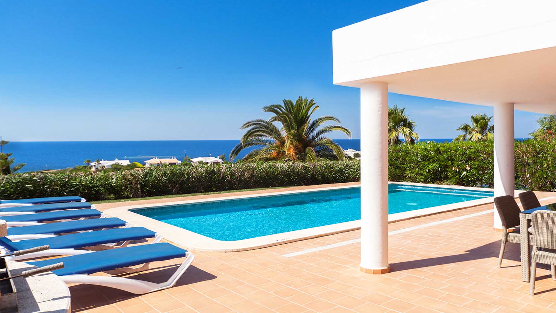 Ville con piscina vicino a Binibeca