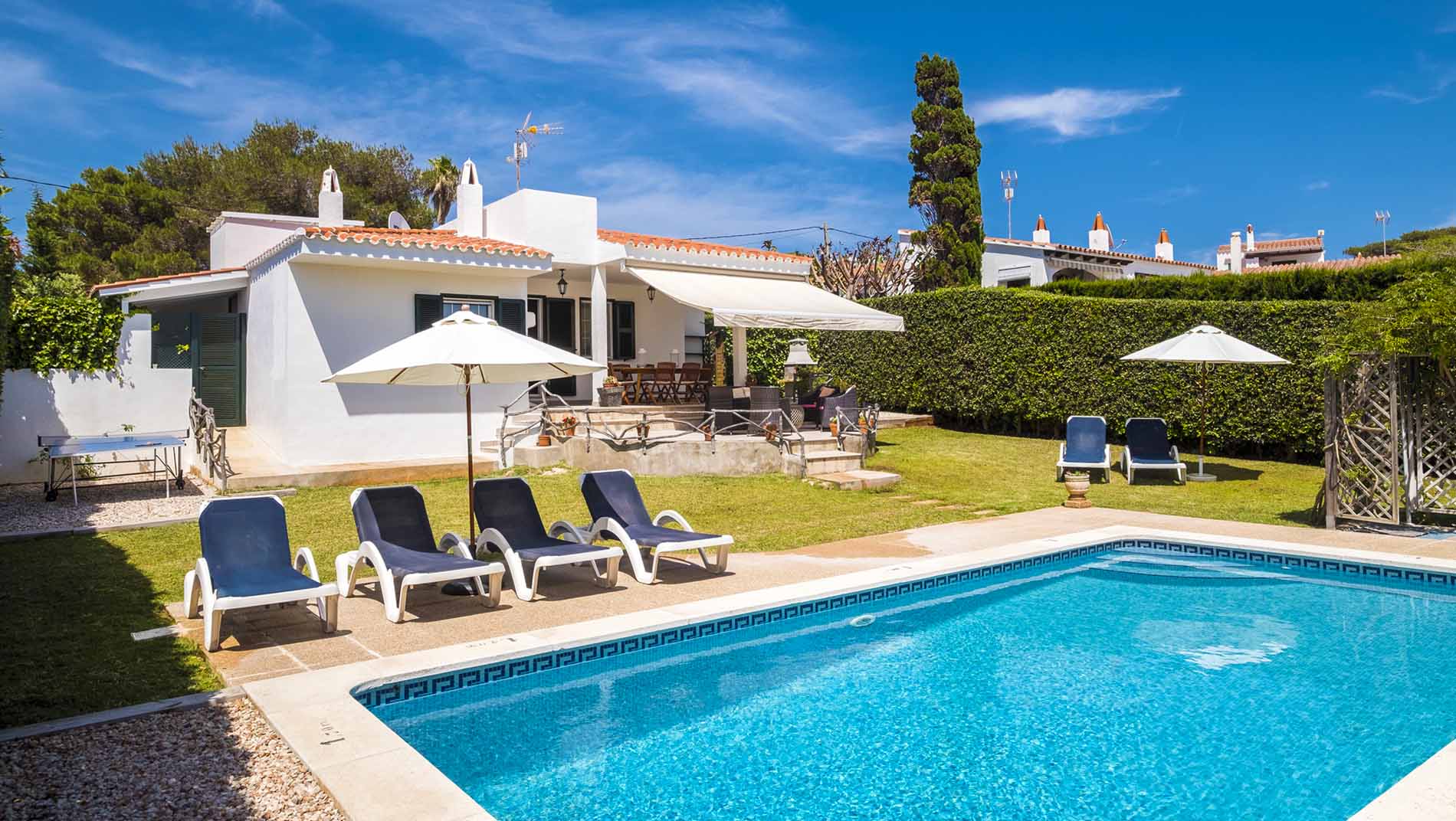 Ville con piscina vicino a Binibeca