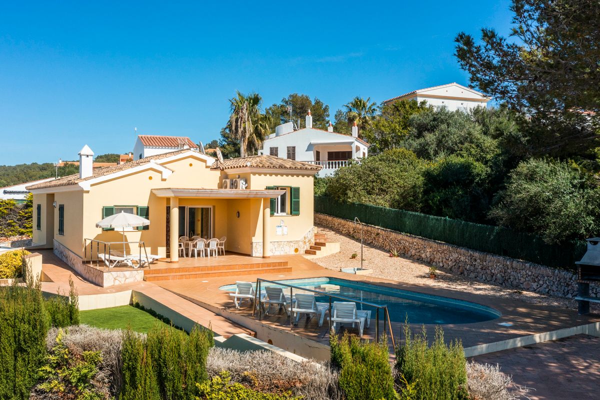 Casa Giebell, situata a Son Bou, è una villa accogliente e rilassante, perfetta per le famiglie che desiderano rilassarsi e trascorrere del tempo di qualità insieme.